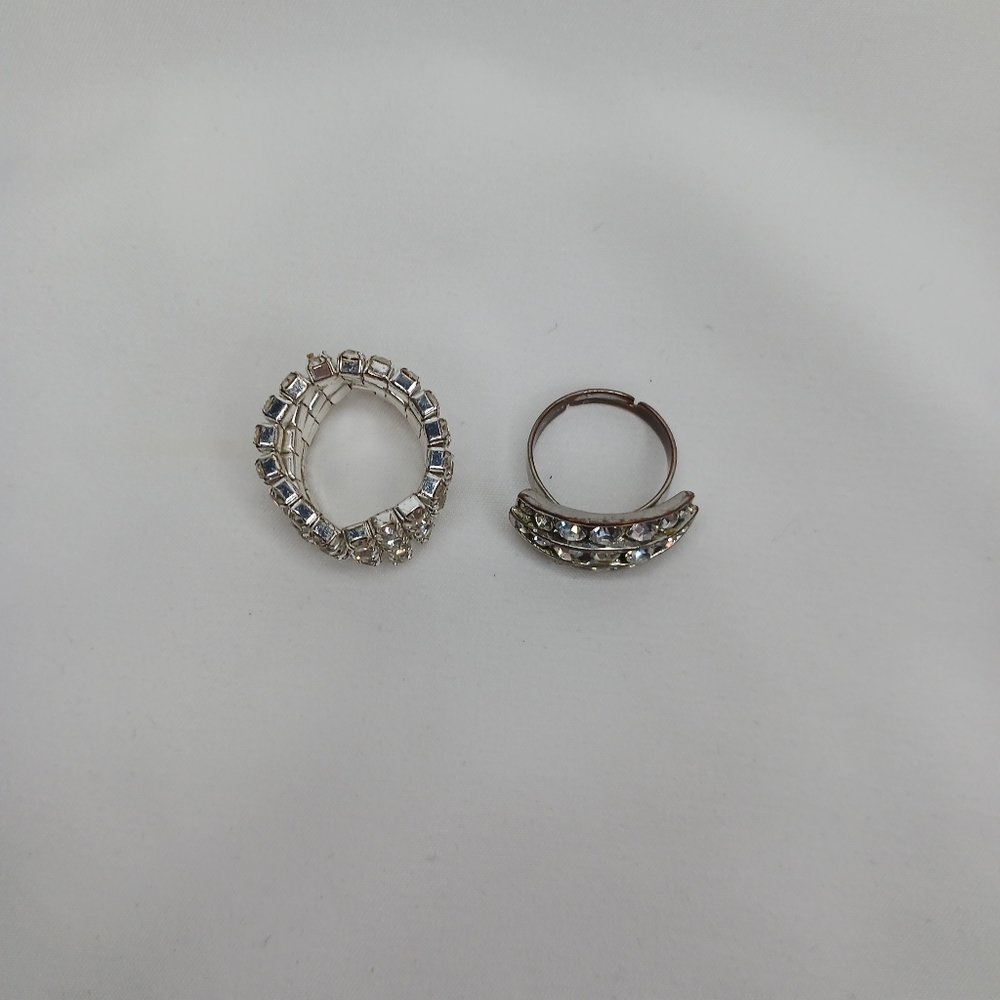 Silver Rhinestone Ring Set. - Picture 5 of 6